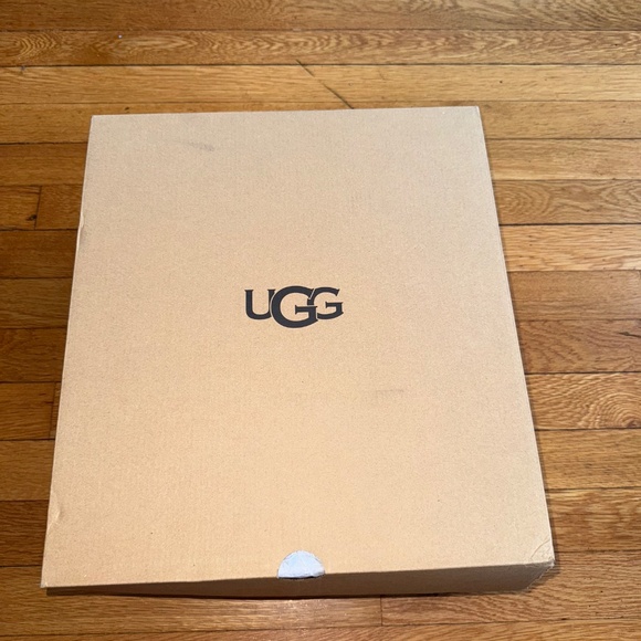 Ugg Essential Short Boots Size 11 - Picture 6 of 7